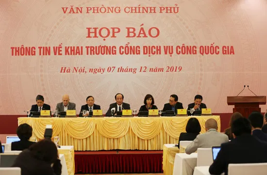 Họp báo sáng 7-12