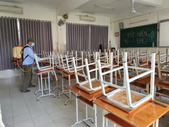 Hiệu trưởng bị chuyển công tác do lơ là chống dịch Corona ảnh 1