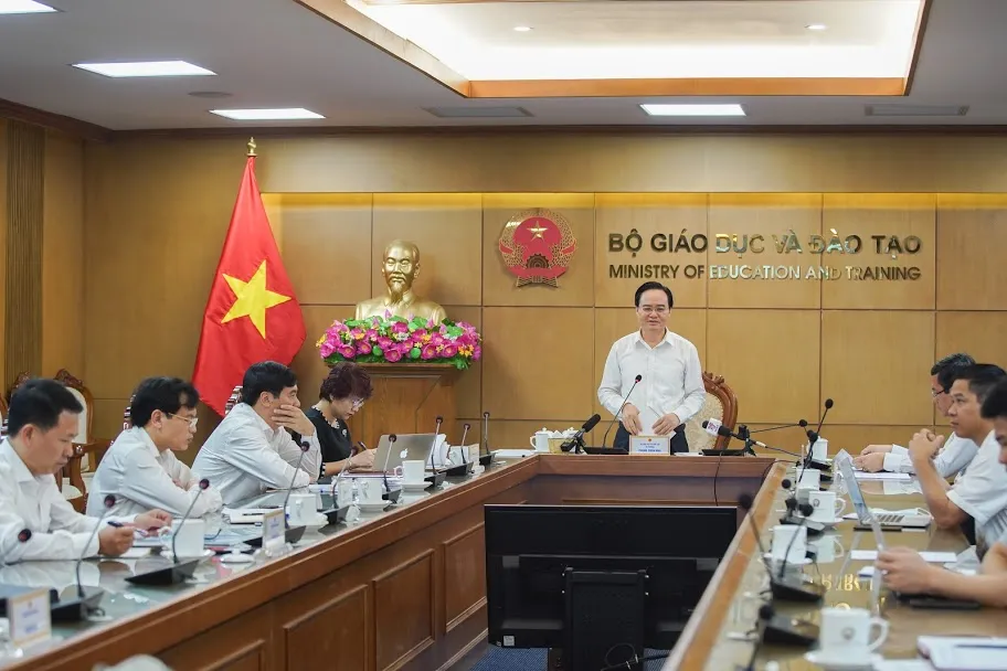 Bộ trưởng Bộ GD-ĐT: Học bạ rất “long lanh” nhưng chưa chắc chất lượng đã cao ảnh 2