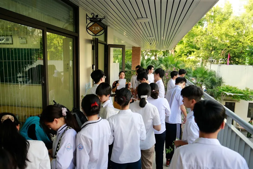 Thí sinh Hà Nội hoàn tất kỳ thi vào lớp 10: Đề Toán dễ thở ảnh 3