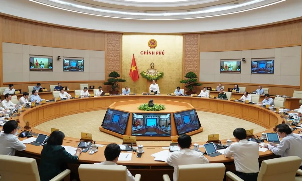 Thủ tướng Nguyễn Xuân Phúc chủ trì họp Chính phủ thường kỳ tháng 7. Ảnh: QUANG PHÚC