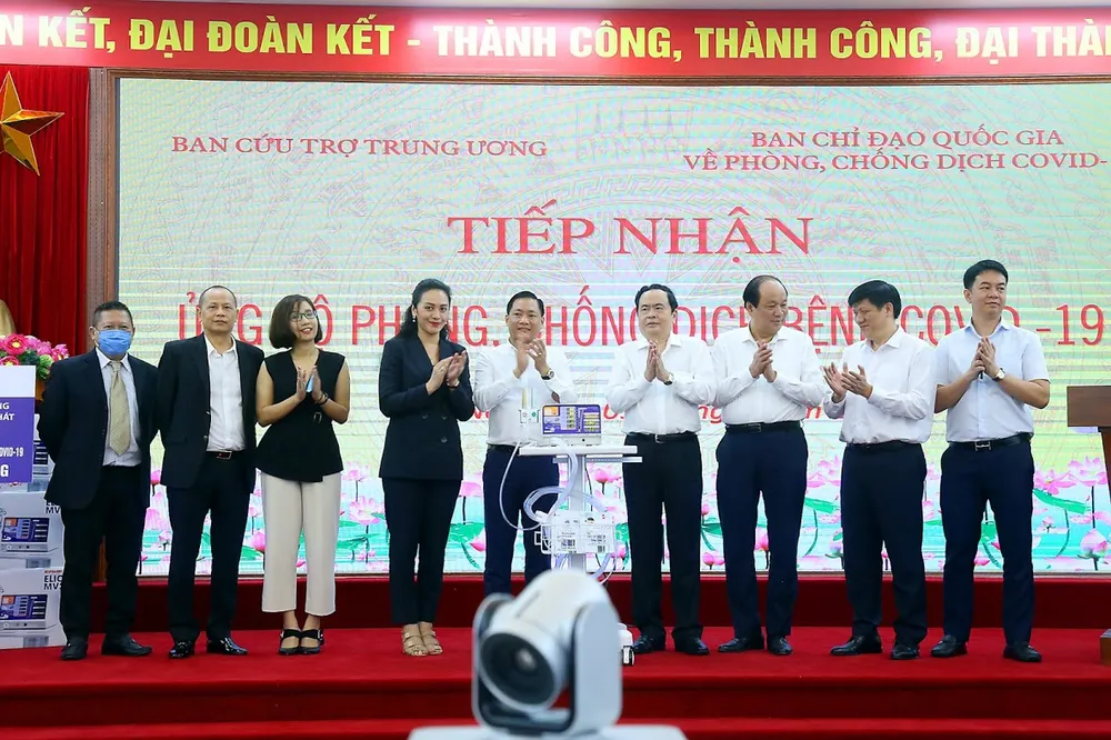 Buổi lễ tiếp nhận ủng hộ phòng, chống dịch Covid-19