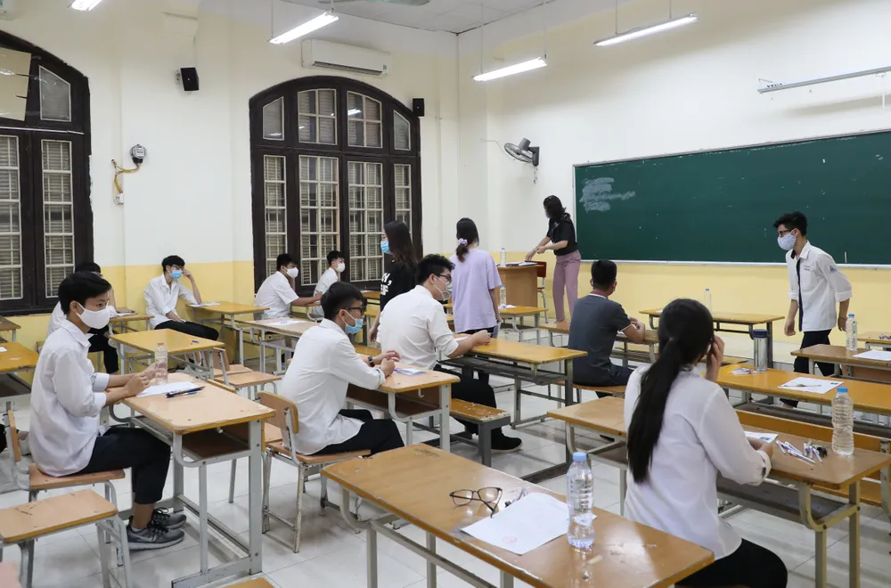 Hà Nội vệ sinh, khử khuẩn tại các phòng thi sau mỗi buổi thi ảnh 1