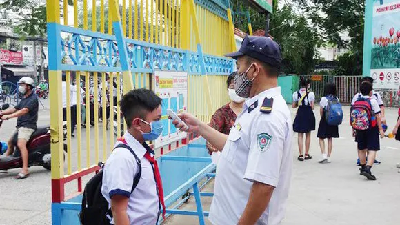 Học sinh, sinh viên cả nước bước vào một năm học "thực hiện mục tiêu kép"