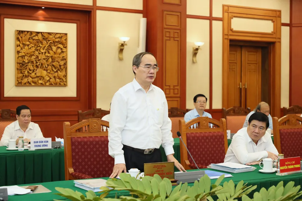  Tập thể Bộ Chính trị làm việc với tập thể Ban Thường vụ Thành ủy TPHCM  ảnh 2