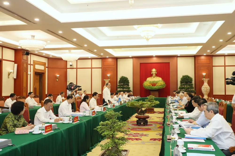 Vào thời điểm này, rất cần khơi dậy lòng tự hào của nhân dân TPHCM về một thành phố rực rỡ tên vàng ảnh 1