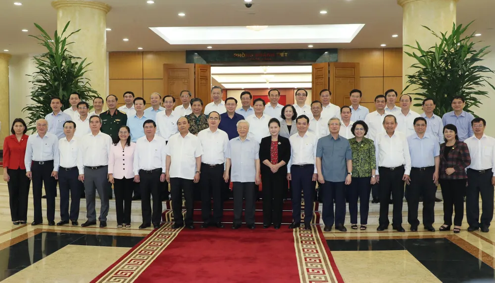  Tập thể Bộ Chính trị làm việc với tập thể Ban Thường vụ Thành ủy TPHCM  ảnh 6