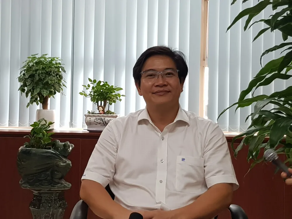 Xử nghiêm việc nhập nhèm bán sách tham khảo kèm sách giáo khoa của nhà trường ảnh 1