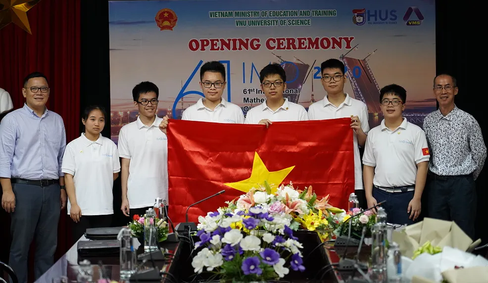 Lần đầu tiên, học sinh lớp 10 giành 2 Huy chương Vàng tại Olympic Toán học quốc tế năm 2020  ​ ảnh 2