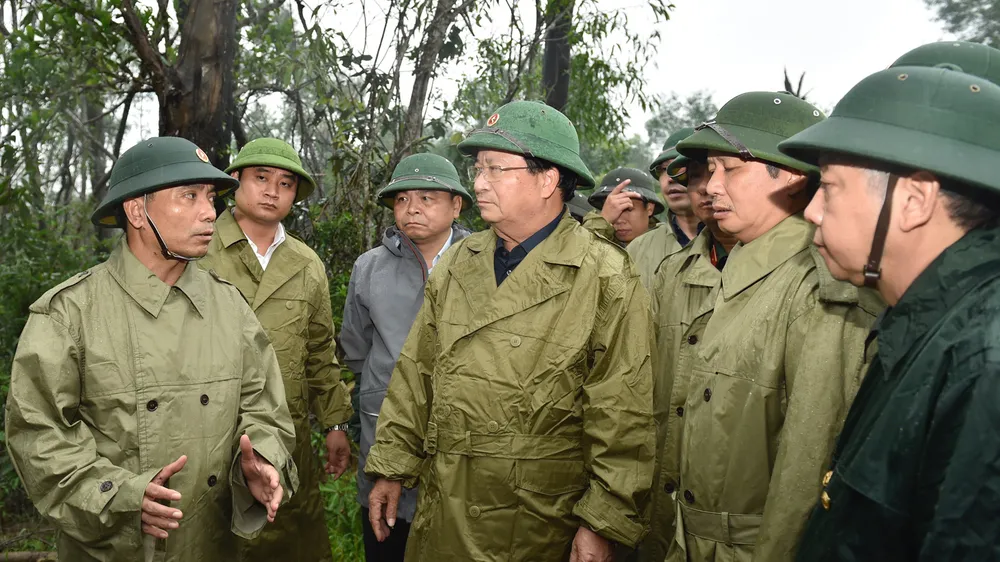  Không để người dân vùng lũ bị đói rét, không có chỗ ở, bệnh tật không được cứu chữa ảnh 1