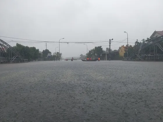 Phân bổ 20 tỷ đồng hỗ trợ đồng bào miền Trung