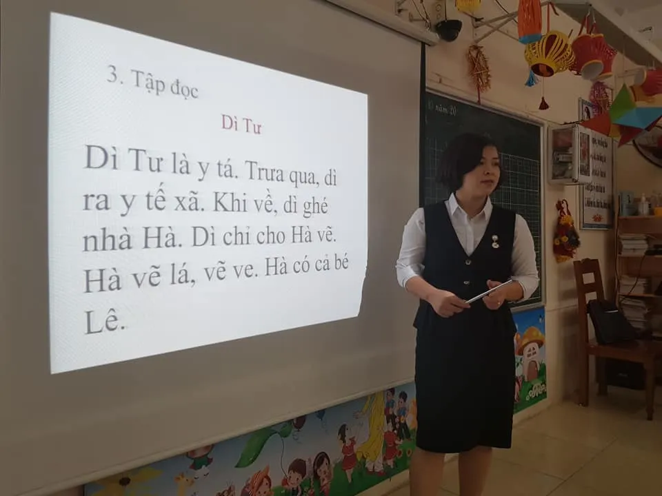 Thứ trưởng Bộ GD-ĐT giải thích về vụ “lùm xùm” liên quan SGK lớp 1 ảnh 2