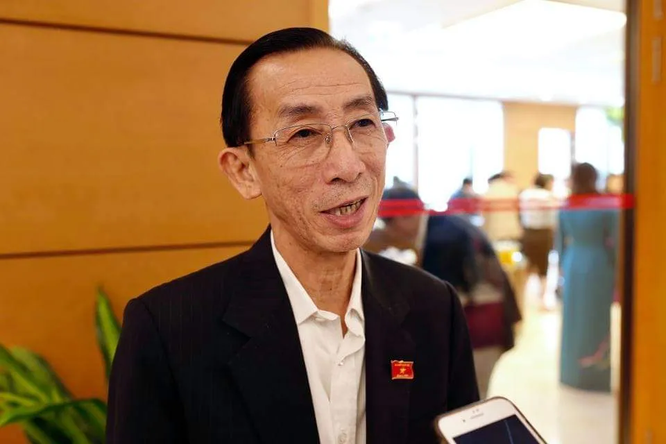 Trong phiên thảo luận, ĐB Trần Hoàng Ngân cho rằng phải ưu tiên cho các dự án cấp thiết chứ không phải là dự án cần thiết, đồng thời phải nuôi dưỡng nguồn thu, tiết kiệm khoản chi. Ảnh: QUANG PHÚC