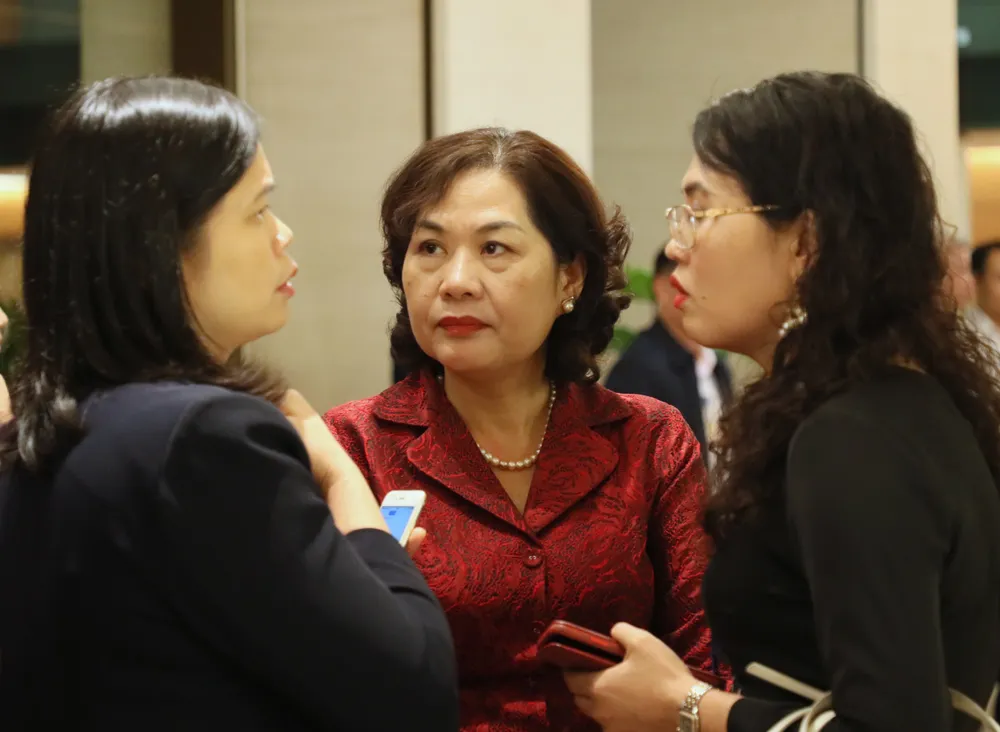 Bà Nguyễn Thị Hồng (giữa). Ảnh: QUANG PHÚC 