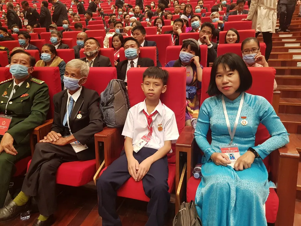 Chủ tịch Quốc hội Nguyễn Thị Kim Ngân: Còn rất nhiều những tấm gương bình dị mà cao quý ảnh 3