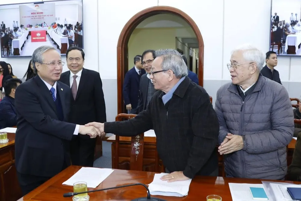 Kiên quyết đấu tranh với các quan điểm sai trái, phản động ảnh 1