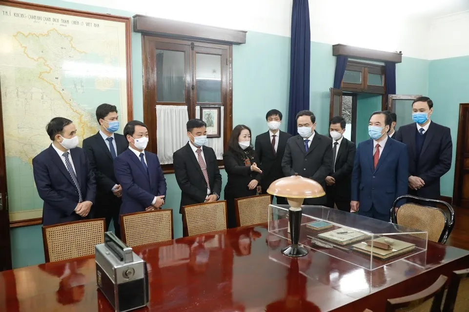 Tập hợp sức mạnh của 100 triệu đồng bào trong nước và đồng bào ta ở nước ngoài ảnh 1