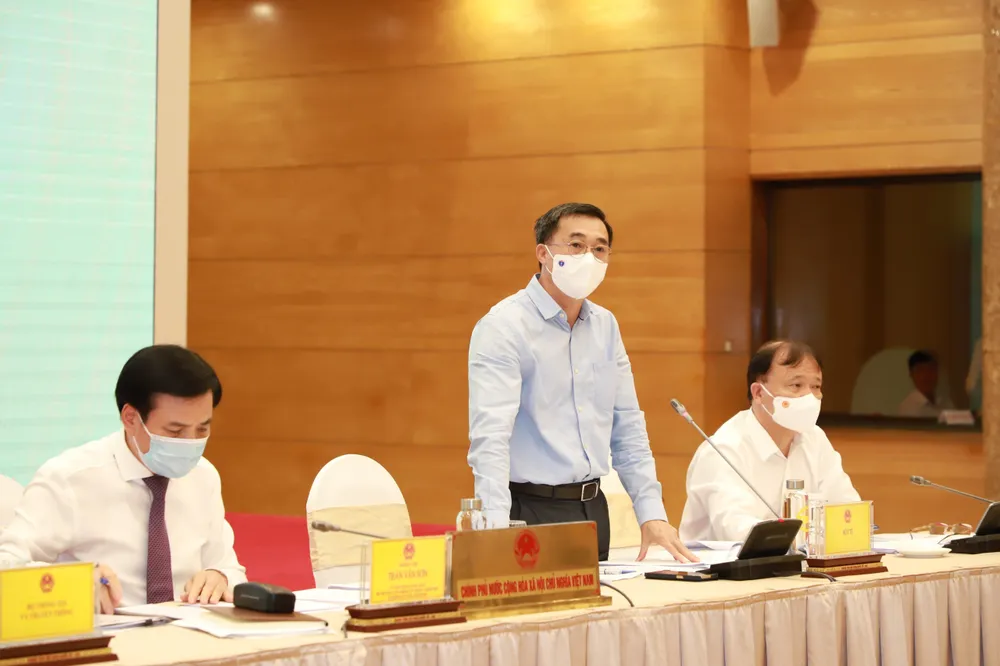 Xem xét kỹ các trường hợp chuyên gia nước ngoài vào Việt Nam ảnh 3