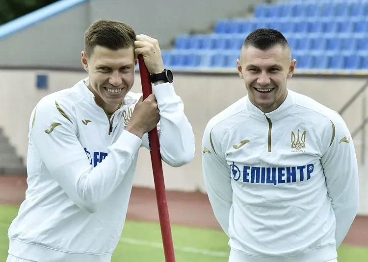 Tuyển Ukraine: Zinchenko cuối cùng cũng xuất hiện, Shevchenko tươi cười ảnh 2