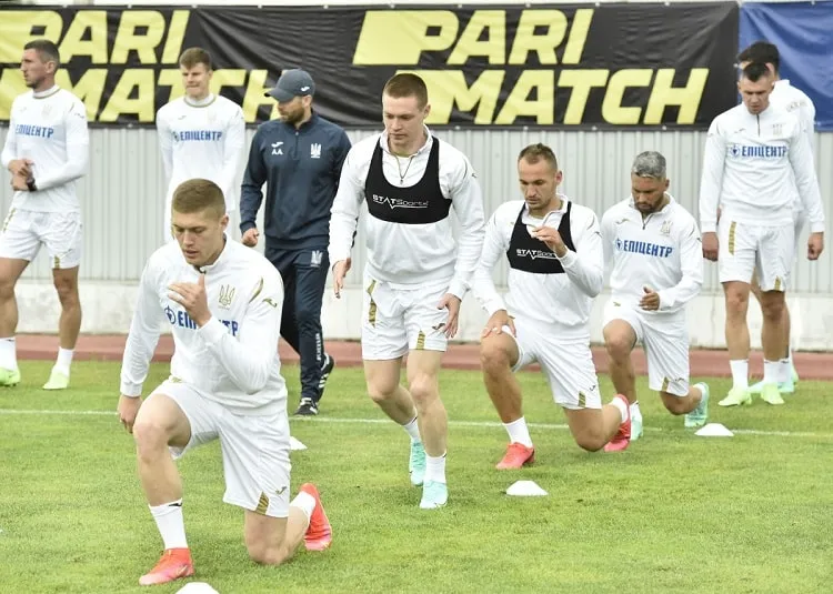 Tuyển Ukraine: Zinchenko cuối cùng cũng xuất hiện, Shevchenko tươi cười ảnh 4