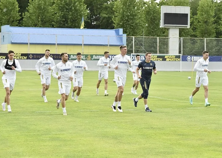 Tuyển Ukraine: Zinchenko cuối cùng cũng xuất hiện, Shevchenko tươi cười ảnh 5