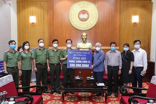 Ngành giáo dục ủng hộ đợt đầu 4,5 tỷ đồng cho Quỹ vaccine phòng Covid-19 ảnh 1