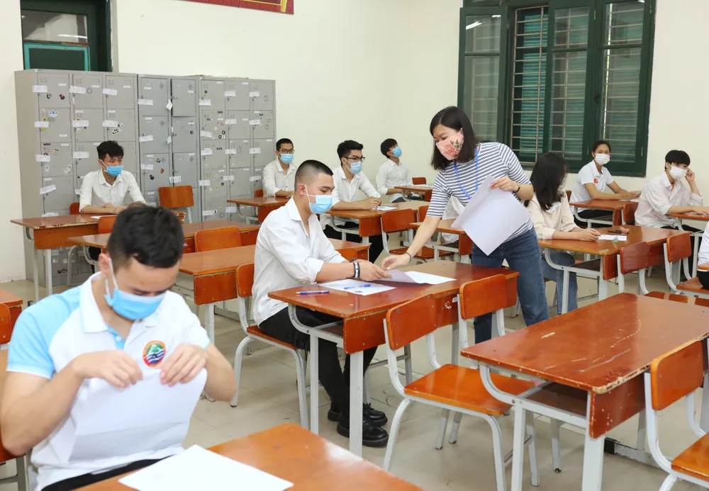 Bộ trưởng Bộ GD-ĐT chúc thí sinh bình tĩnh, tự tin, an tâm dự thi để làm bài thật tốt ảnh 1