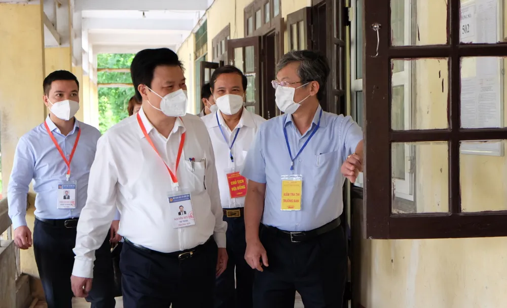 Hà Nội: Thí sinh phấn khởi hoàn thành bài thi môn tổ hợp ảnh 1