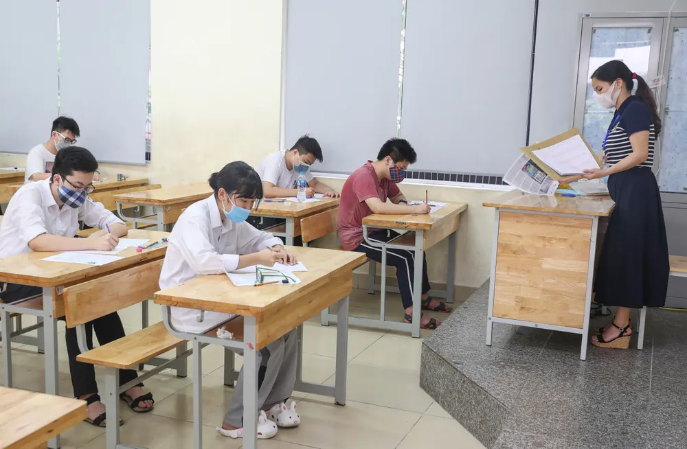 Hoàn tất kỳ thi tốt nghiệp THPT năm 2021, đợt 1: Thí sinh vui vì đề Ngoại ngữ dễ thở  ​ ảnh 1