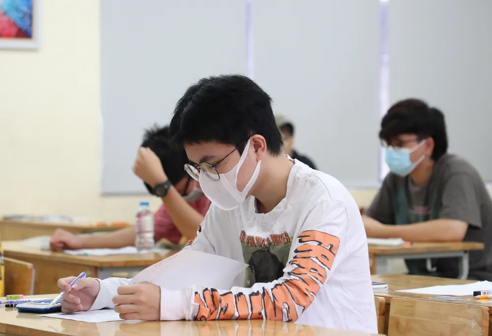 Hà Nội: Thí sinh phấn khởi hoàn thành bài thi môn tổ hợp ảnh 2