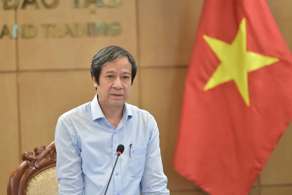 Bộ trưởng Bộ GD-ĐT yêu cầu chấm dứt học môn Ngữ văn theo văn mẫu, bài mẫu  ​ ảnh 1