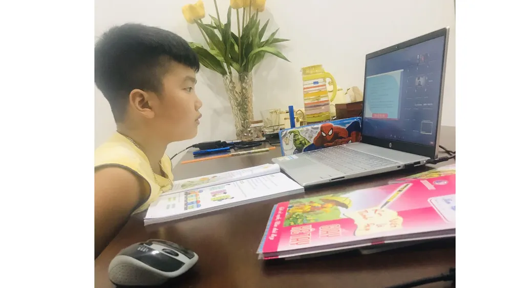 Học sinh vùng dịch đang phải học tập trực tuyến ​