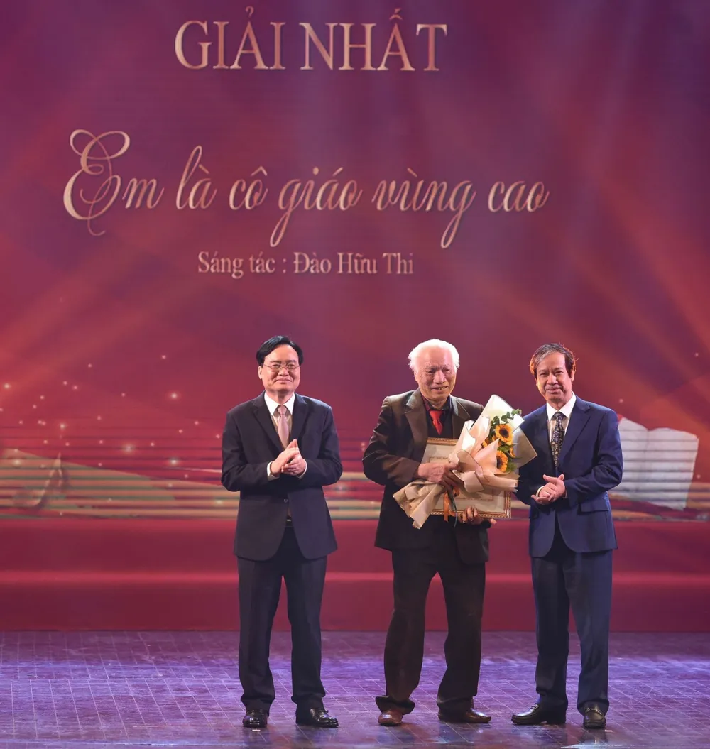 Trao giải cuộc thi “Sáng tác ca khúc về thầy cô và mái trường” ảnh 2