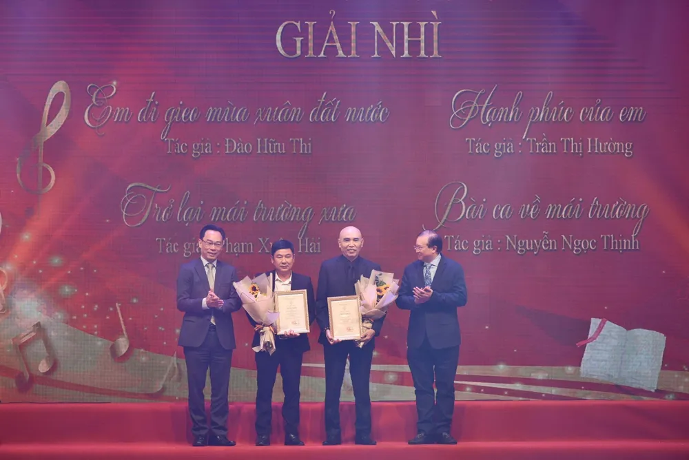 Trao giải cuộc thi “Sáng tác ca khúc về thầy cô và mái trường” ảnh 3