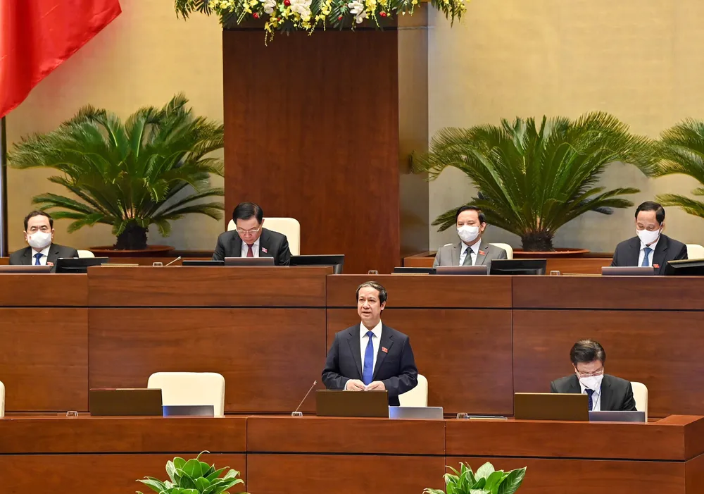 Bộ trưởng Bộ GD-ĐT Nguyễn Kim Sơn trả lời chất vấn. Ảnh: VIẾT CHUNG