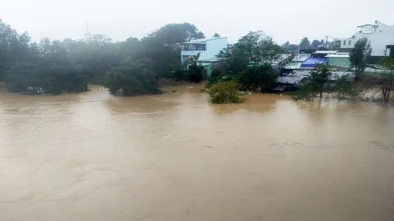 Hơn 1.000 nhà dân hạ du sông Hà Thanh (thuộc TP Quy Nhơn, tỉnh Bình Định) bị ngập lụt