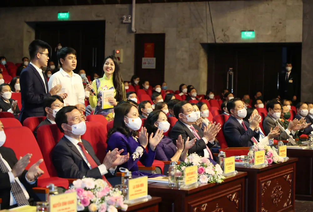 Chương trình “Hồ Chí Minh - Hành trình khát vọng 2021” tôn vinh các tập thể, cá nhân tiêu biểu ảnh 2