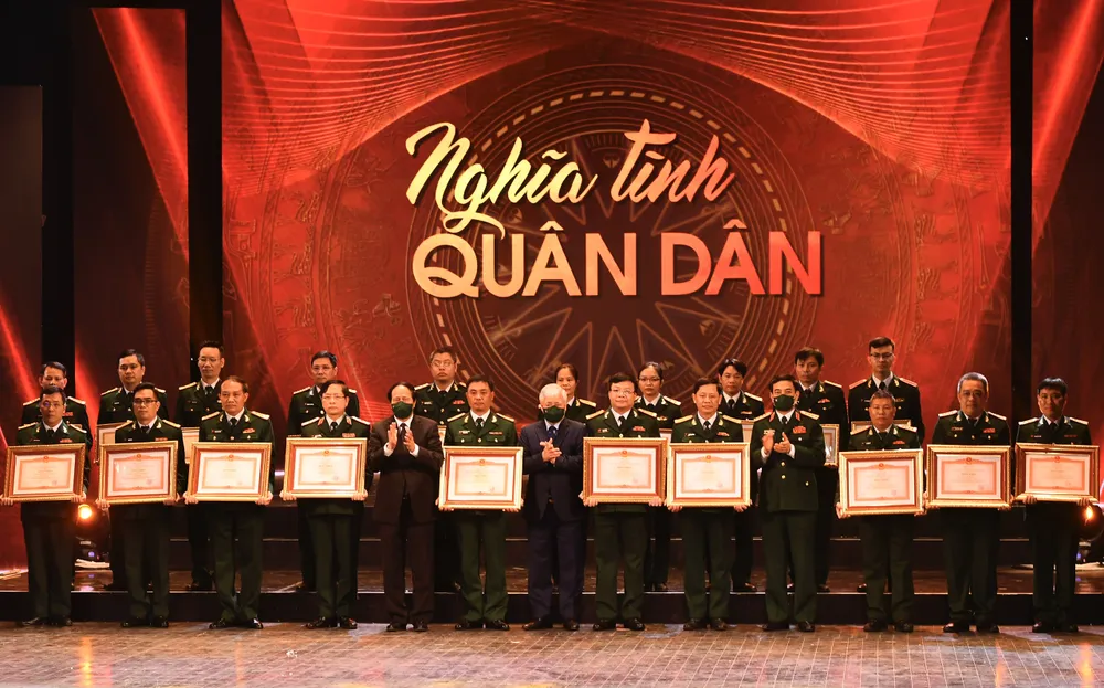 Thủ tướng Phạm Minh Chính: Dịch bệnh đang dần qua đi, tình quân dân mãi mãi đọng lại ảnh 2