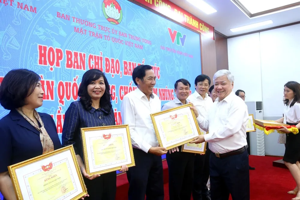  Các tập thể, cá nhân nhận bằng khen vì thành tích tham gia giải báo chí về đấu tranh phòng chống tham nhũng  ​