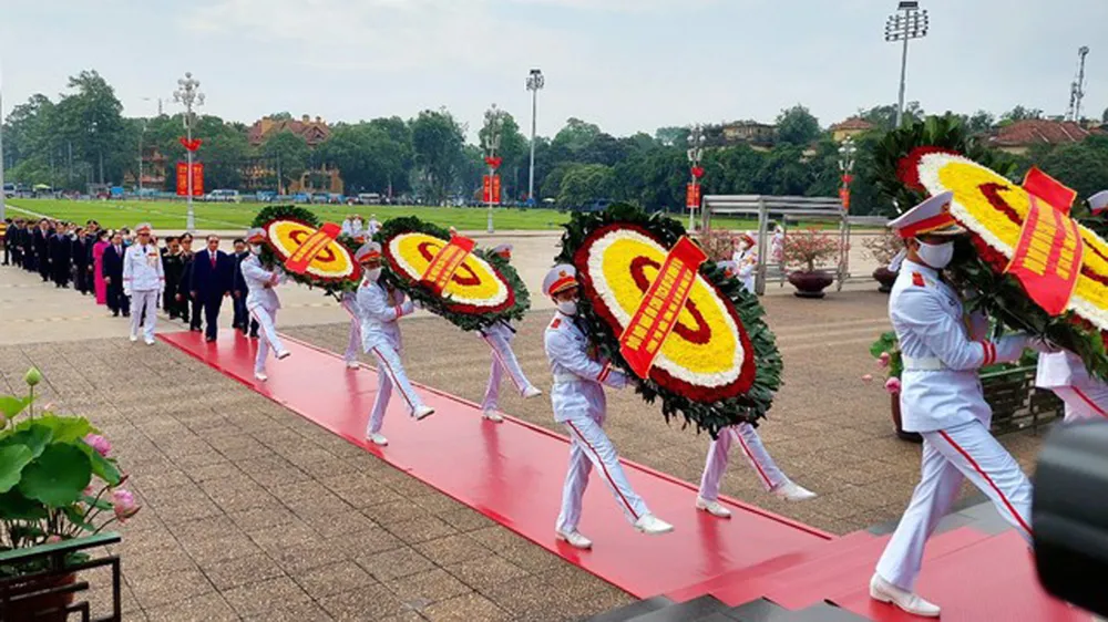 Lãnh đạo Đảng, Nhà nước viếng Chủ tịch Hồ Chí Minh ảnh 1