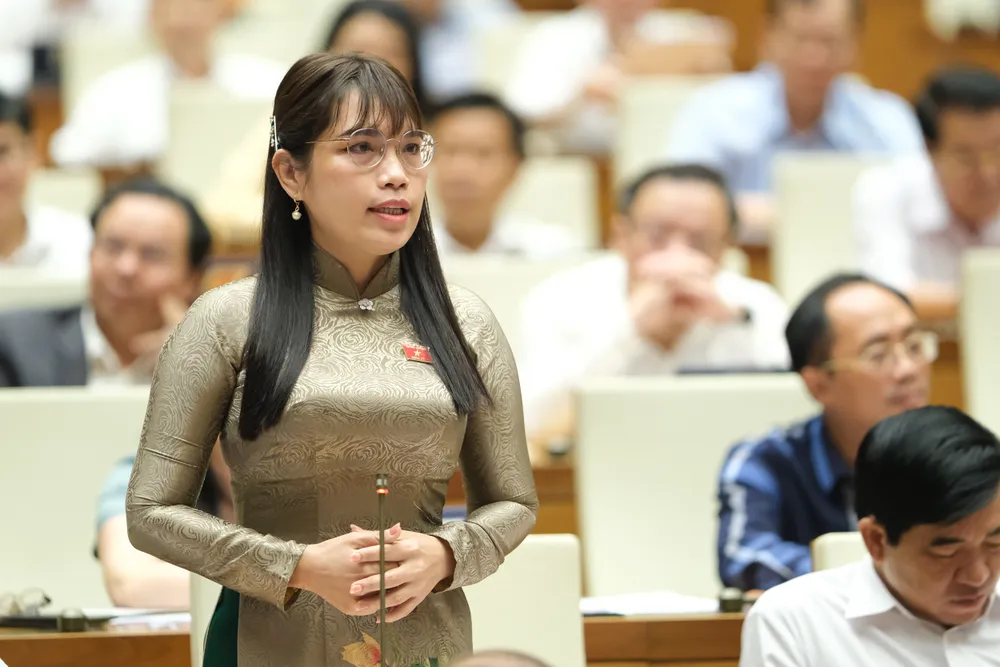 Bộ trưởng Bộ Tài chính: Nhà nước định giá sách giáo khoa, giảm thuế xăng dầu là do Quốc hội quyết ảnh 1