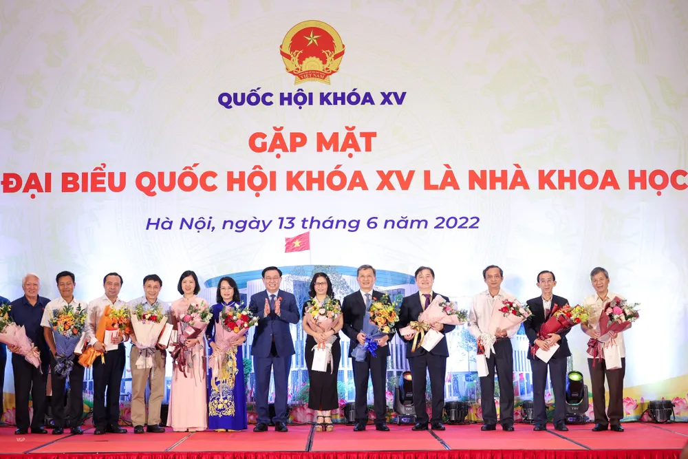 Thủ tướng Chính phủ, Chủ tịch Quốc hội gặp mặt ĐBQH là nhà khoa học  ​ ảnh 1