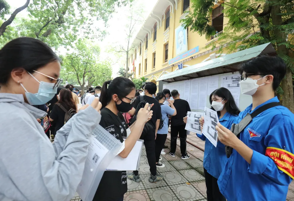 Hơn 1 triệu thí sinh đến nhận phòng thi, làm thủ tục dự thi ảnh 2