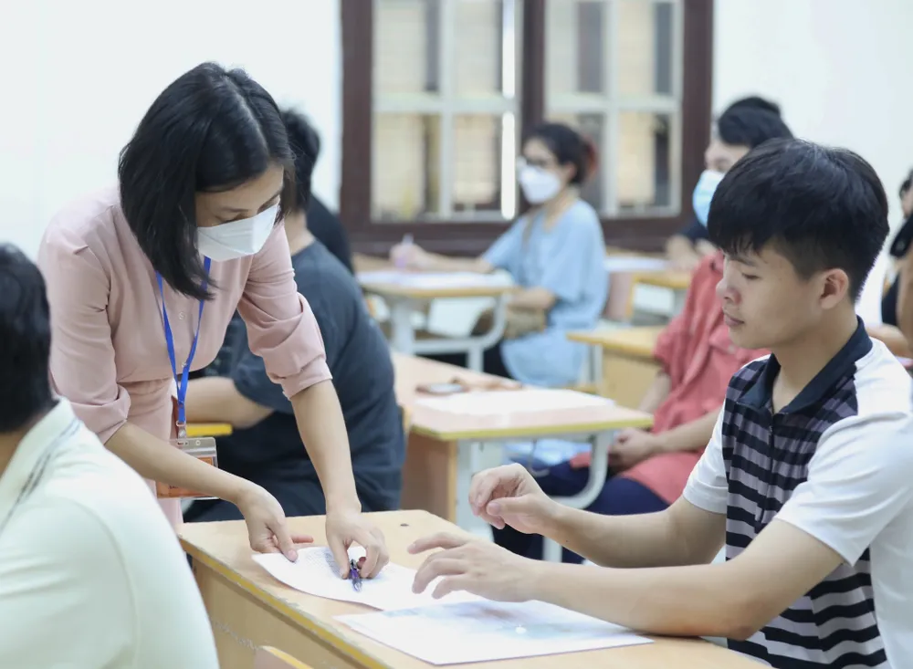 Hơn 1 triệu thí sinh đến nhận phòng thi, làm thủ tục dự thi ảnh 4