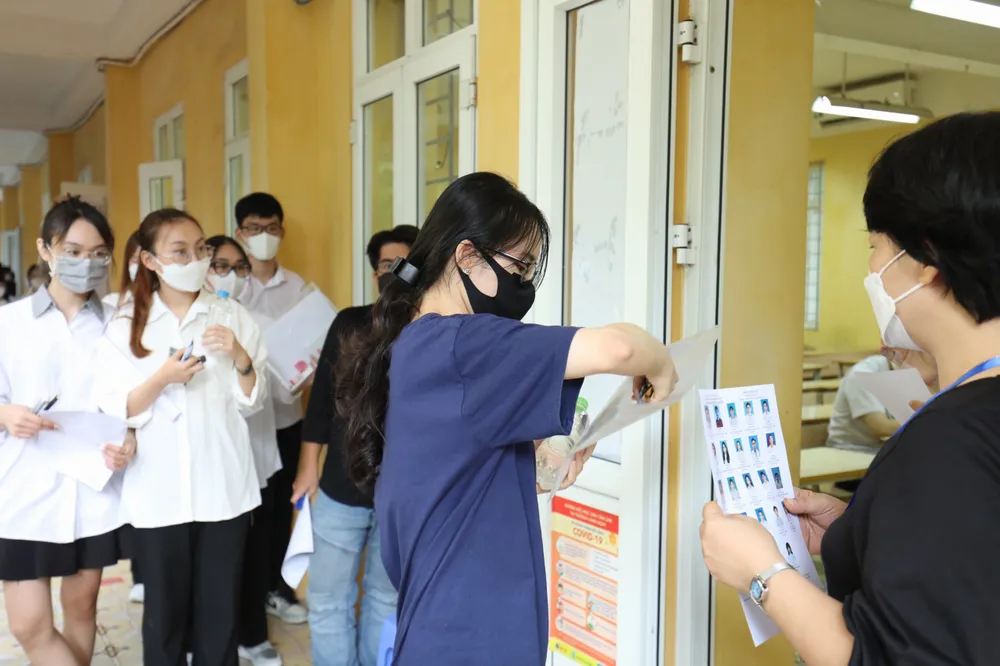 1 triệu thí sinh đang làm bài thi Ngữ văn ảnh 4