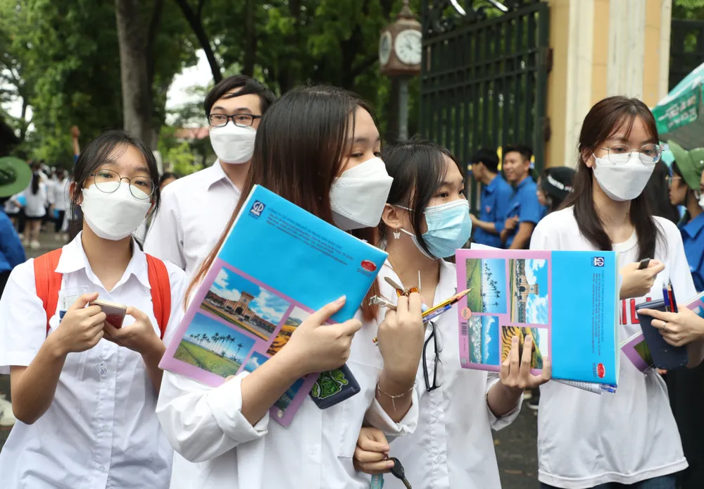 Thí sinh cả nước hoàn thành bài thi tổ hợp ảnh 2