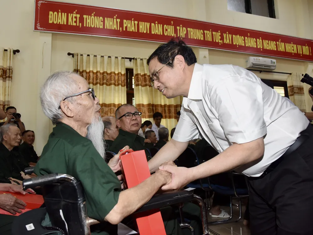 Thủ tướng Phạm Minh Chính: Chăm lo tốt hơn đời sống vật chất, tinh thần người có công  ​ ảnh 2