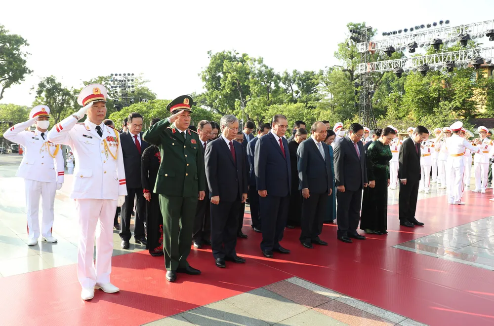 Lãnh đạo Đảng, Nhà nước tưởng niệm các anh hùng liệt sĩ ảnh 2