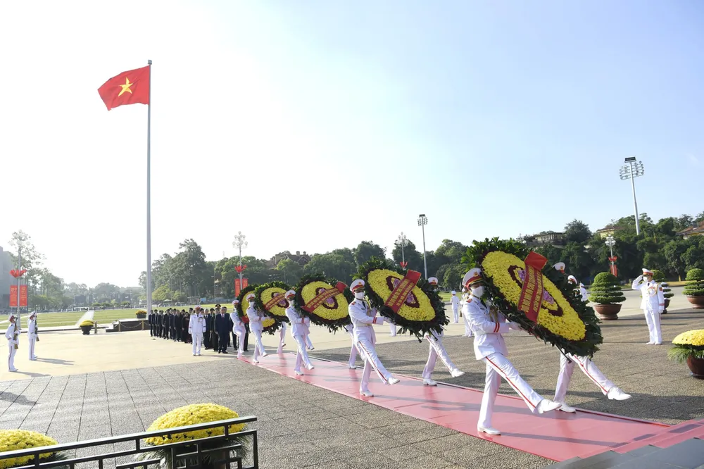 Lãnh đạo Đảng, Nhà nước tưởng niệm các anh hùng liệt sĩ ảnh 3