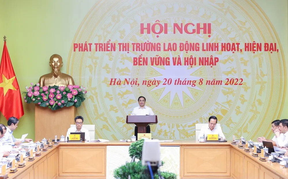 Thủ tướng Phạm Minh Chính chủ trì hội nghị “Phát triển thị trường lao động linh hoạt, hiện đại, bền vững và hội nhập”. Ảnh: VIẾT CHUNG